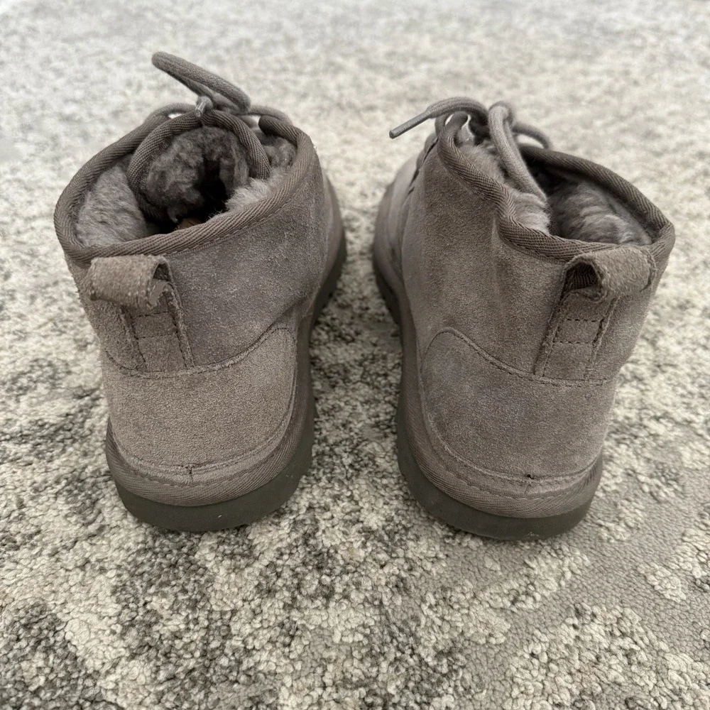UGG Men's Neumel Chukka Boots‎ Gray Charcoal Suede Fur Lined Lace Up Size 9